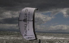 勇者无敌 艾美赞助风筝冲浪板横越麦哲伦海峡活动
