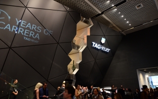 2013巴塞尔表展豪雅展台秀