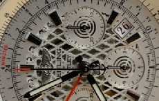 掌控世界 百年灵宾利B04世界时间计时金属带腕表