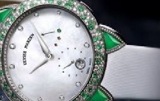 贴心设计 雅典全新“玉玲珑”女士腕表