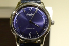 超拉风盘面 格拉苏蒂推出全新Sixties Blue Hour腕表