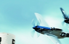百年灵携“飞人”、王石共庆全球最快机械运动雷诺飞行竞赛50周年