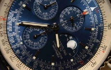 抢先欣赏百年灵航空计时系列月相腕表