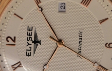 简约之美 2014巴塞尔艾力舍日历显示腕表实拍