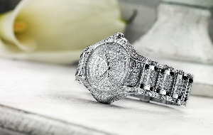 宝齐莱推出全新白蒂诗Diva Joaillerie钻石珠宝腕表