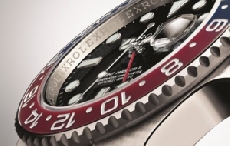 劳力士如何成就人所不能：Rolex GMT-Master II传奇般的红蓝双色Cerachrom字圈