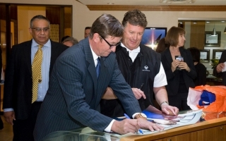 百年灵联合珠宝商Govberg Jewelers 邀请Wayne Gretzky 共度美好夜晚