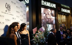 玳美雅(DAMIANI)新天地旗舰店华美盛开