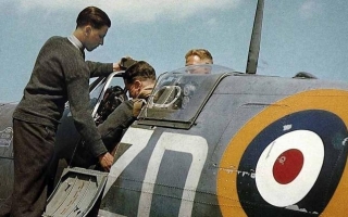 致敬二战所有的空中部队 柏莱士推出全新VINTAGE BR 126 腕表