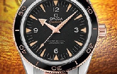 经典重现 品鉴欧米茄海马300系列间金腕表