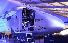 欧米茄助力 “阳光动力”计划环球飞行之旅 全球首架太阳能动力飞机成功抵达南京