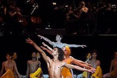 雅克德罗庆祝洛桑贝嘉芭蕾舞团演绎“贝多芬第九交响曲”圆满成功