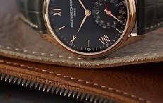 康斯登发布Horological Smartwatch Only Watch 2015智能腕表