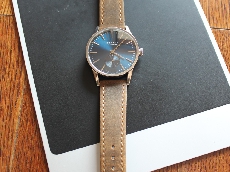 如此搭配甚好 NOMOS ZURICH