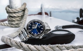 碧海潜踪 豪利时推出新款Aquis小秒针日历腕表