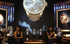 走在时间上  2015亚洲高级钟表展万国展馆一览  