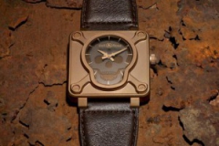 军事元素的再现 Bell & Ross BR 01 SKULL BRONZE腕表