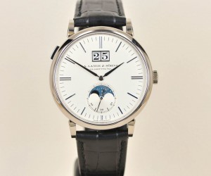 完美融合 品鉴朗格全新Saxonia Moon Phase 18K白金腕表