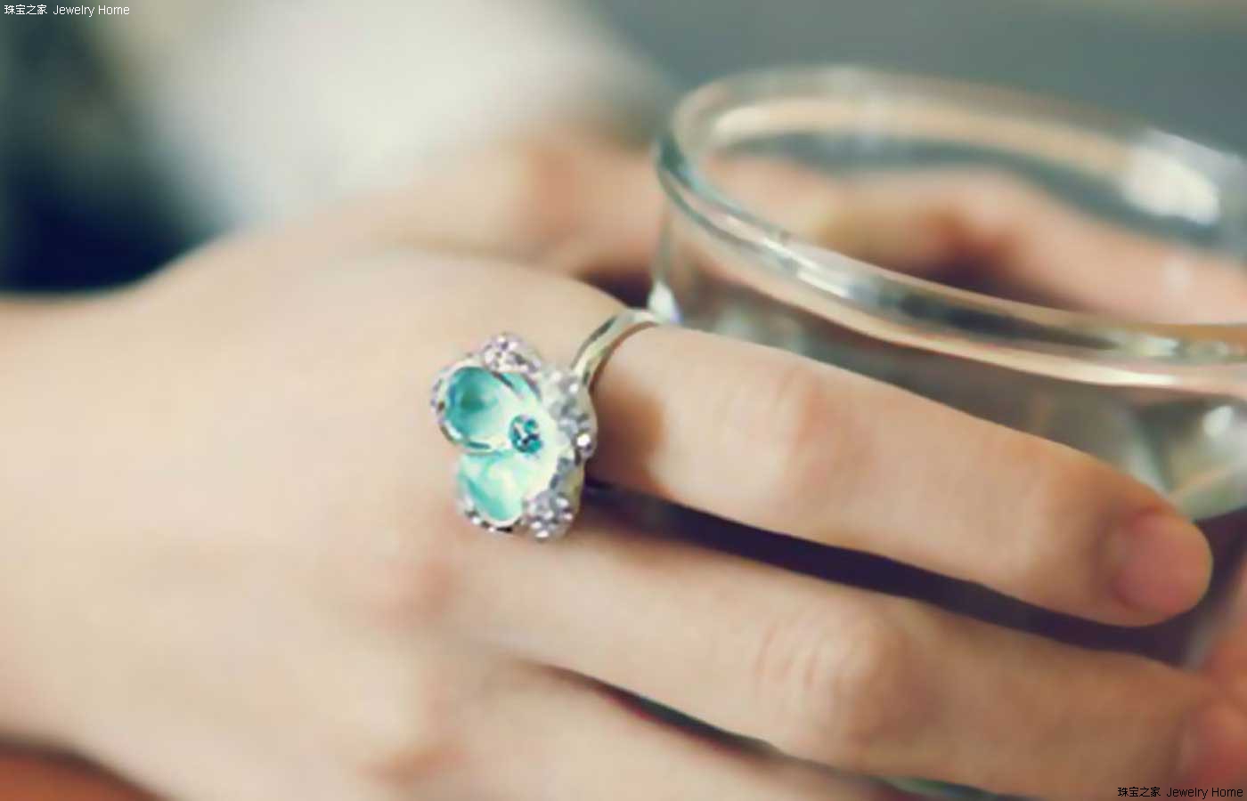 食指戴戒指是什么意思 食指戴戒指代表什么