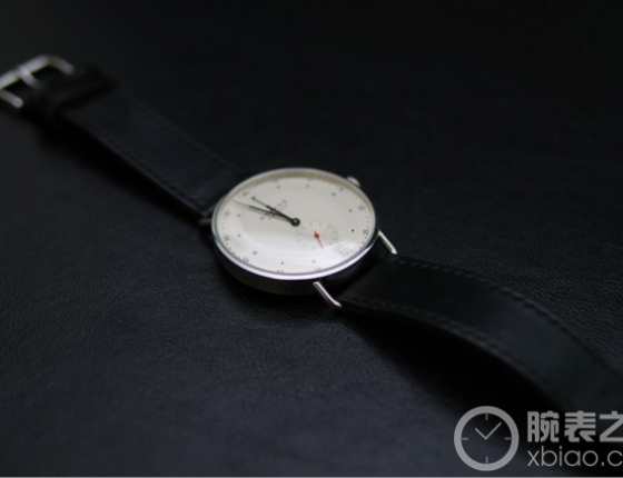 文艺气质偷偷笑   nomos1102