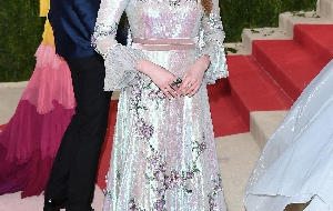 GUCCI腕表首饰形象大使Florence Welch佩戴Le Marché des Merveilles系列戒指出席Met Ball