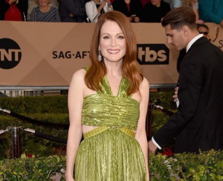 朱丽安·摩尔(Julianne Moore)佩戴Chopard萧邦 出席第22届美国演员工会奖