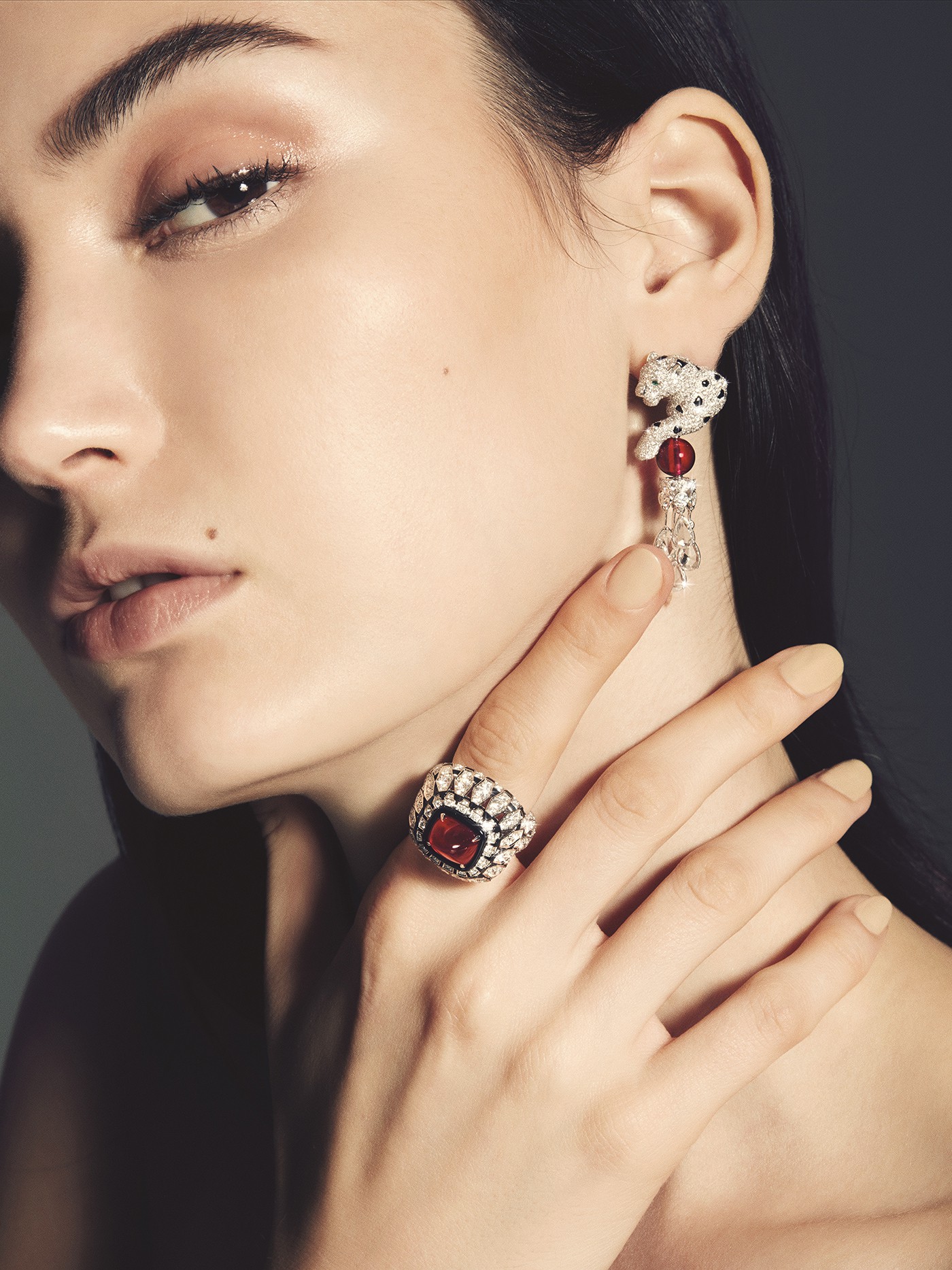 卡地亚Étourdissant Cartier高级珠宝系列PANTHÈRE AMARANTE 耳环