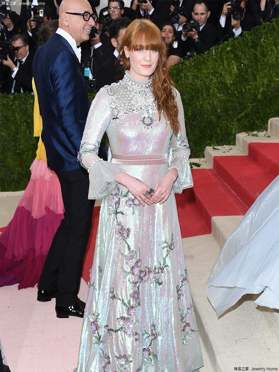 Florence Welch佩戴Gucci戒指出席Met Ball