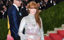 Florence Welch佩戴Gucci戒指出席Met Ball