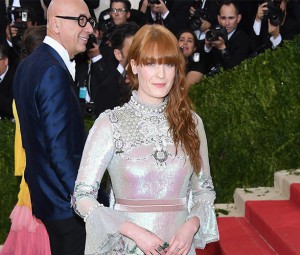 Florence Welch佩戴Gucci戒指出席Met Ball