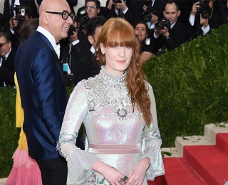 Florence Welch佩戴Gucci戒指出席Met Ball
