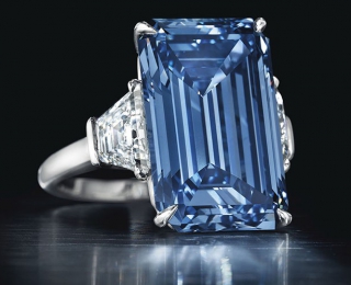 全球最大艳彩蓝钻“奥本海默之蓝” 拍创纪录3.35亿