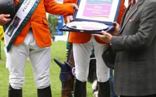 于2016浪琴表国际障碍赛拉博尔站，荷兰勇夺浪琴表赞助的芙鲁西雅国际马联国家杯