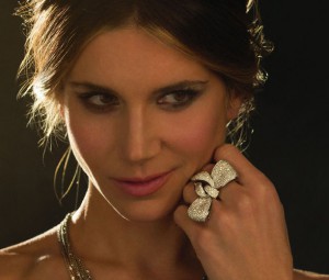Damiani玳美雅Fiocco高级珠宝 唤醒来自欧洲宫廷时尚的蝴蝶结元素