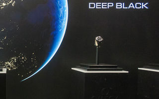 欧米茄于巴塞罗那发布新一代海马系列海洋宇宙“深海之黑”腕表 