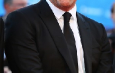 洛伦佐 维加斯佩戴万宝龙时光行者系列双碳涂层腕表亮相第73届威尼斯电影节 爱乐之城 首映礼