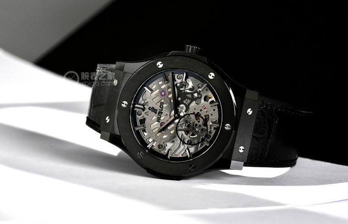 优雅时尚 宇舶经典融合系列超薄镂空黑色陶瓷腕表
