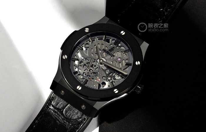 优雅时尚 宇舶经典融合系列超薄镂空黑色陶瓷腕表