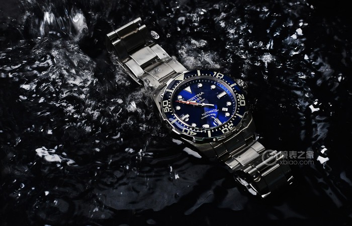 动感十足 雪铁纳潜水元素系列蓝盘精钢表链款腕表