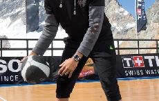 NBA球星托尼·帕克在欧洲之巅献技