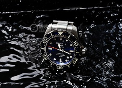 动感十足 雪铁纳潜水元素系列蓝盘精钢表链款腕表