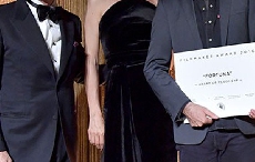 乌玛·瑟曼颁发第二届IWC万国表苏黎世电影节“杰出电影人大奖”