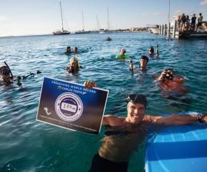 一口气能游多远？豪利时形象大使 Carlos Coste 刷新海洋潜泳世界纪录