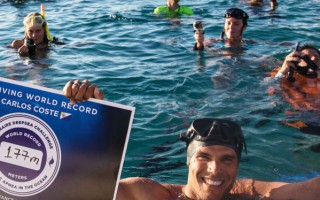一口气能游多远？豪利时形象大使 Carlos Coste 刷新海洋潜泳世界纪录