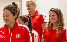 瑞士国家女子足球队参观宝齐莱Lengnau制表厂