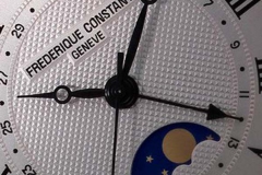 康斯登推出全新百年典雅系列月相显示自动腕表