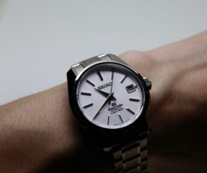 絕對細致的精準時計：Grand Seiko自動上鏈36000轉白鈦腕表
