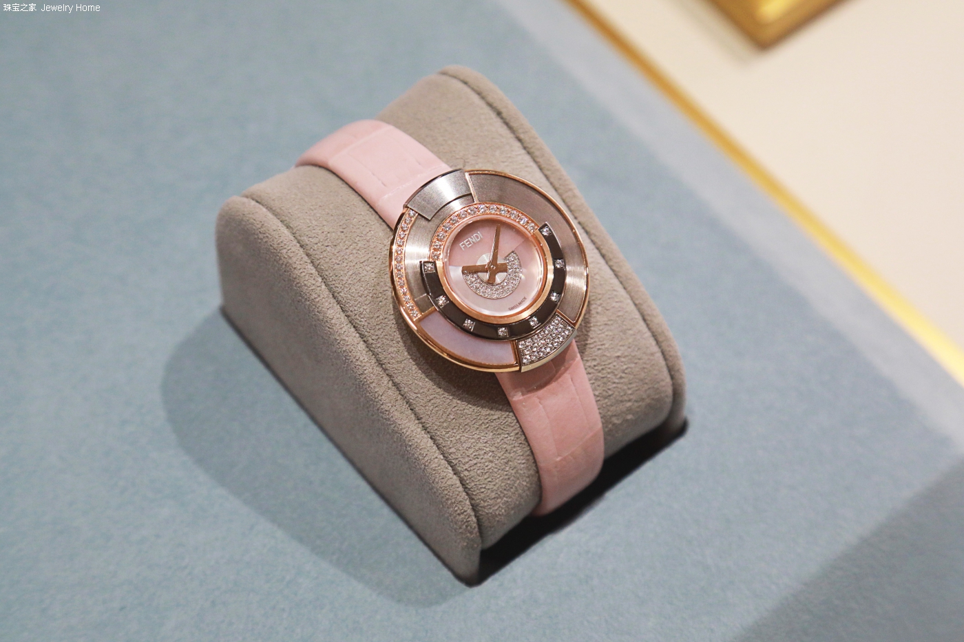 FENDI Timepieces推出全新Policromia系列高级珠宝腕表