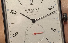 方正有型：Nomos Tetra neomatik腕表