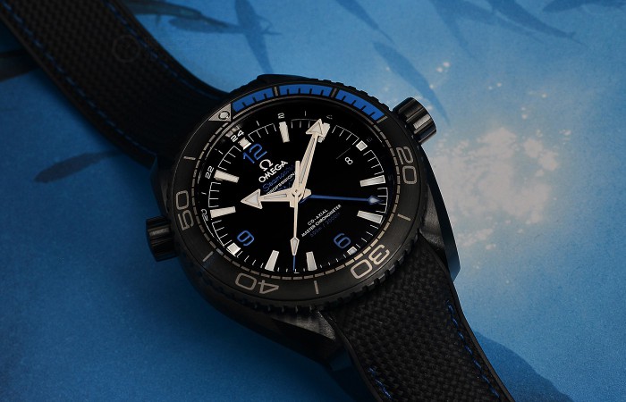 酷炫先锋 欧米茄海马系列海洋宇宙“深海之黑”腕表蓝色表款